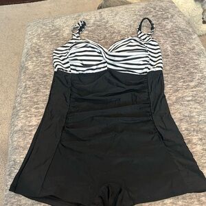 NWT Daci Women’s Plus Size 22W One Piece Swim
